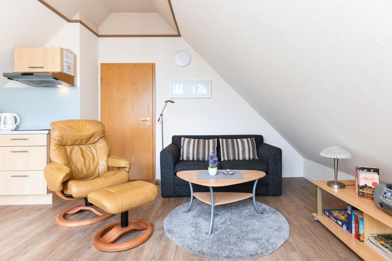 Ferienwohnungen Haus Sternenlicht Езенс Екстериор снимка